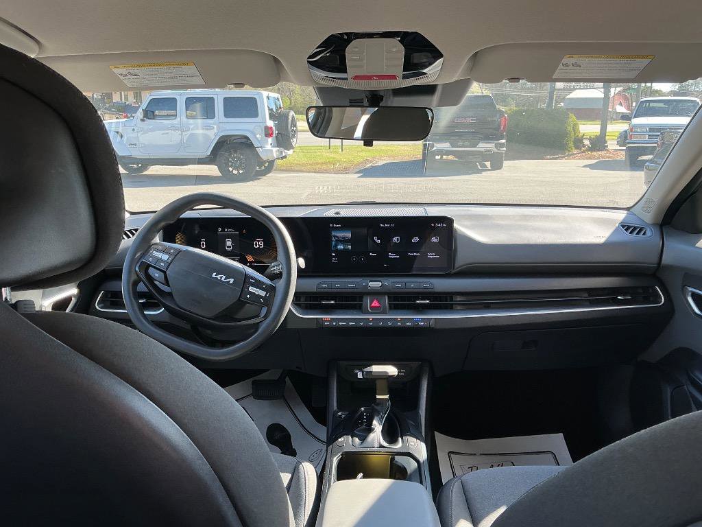 Used 2025 Kia K4 LXS image 10