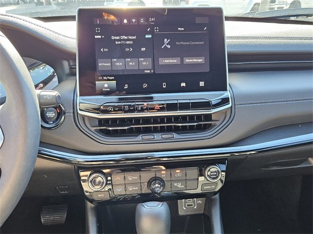 Used 2025 Jeep Compass Latitude w/ Altitude Special Edition image 17