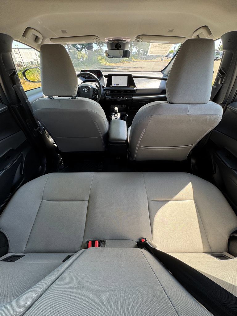 Used 2025 Toyota Prius LE AWD/4WD image 12