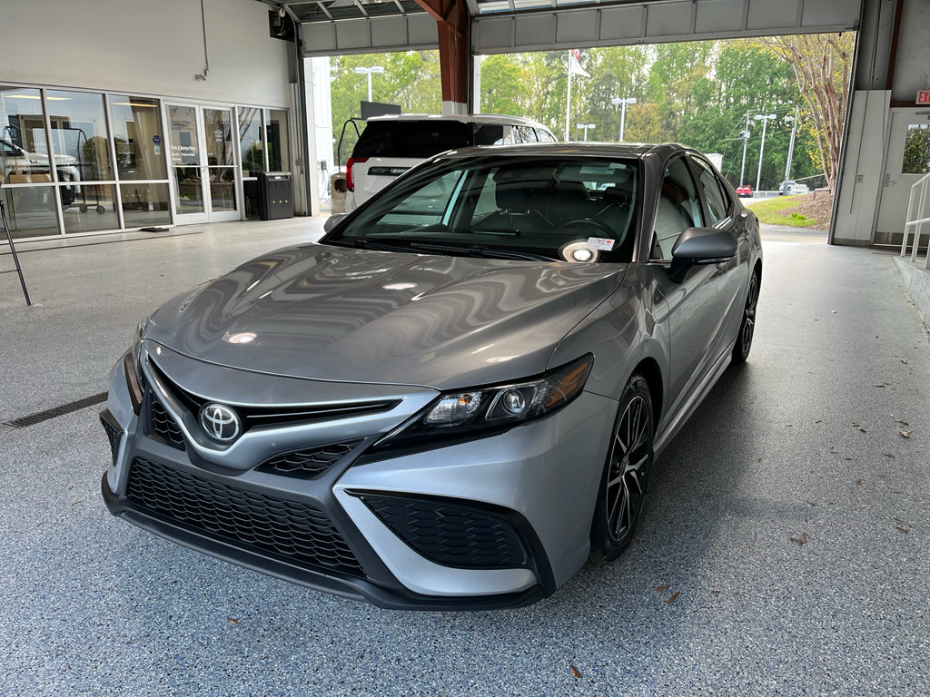 Used 2023 Toyota Camry SE FWD image 4