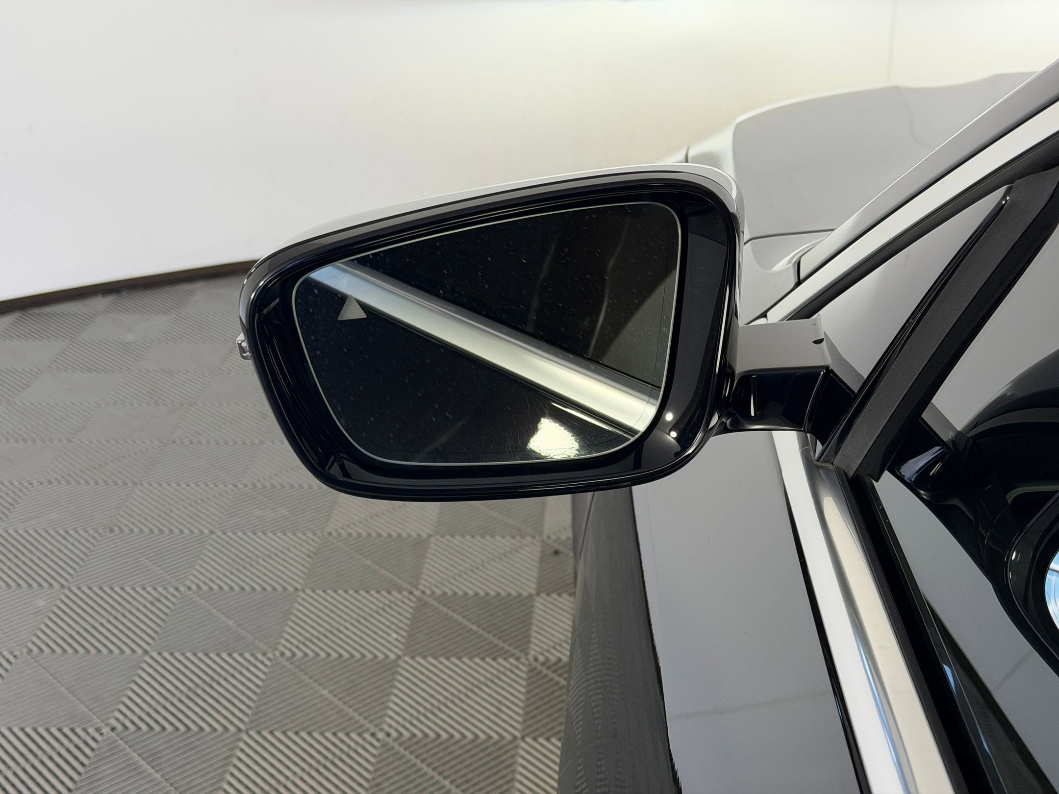 Used 2023 BMW i4 eDrive35 w/ Premium Package RWD image 23