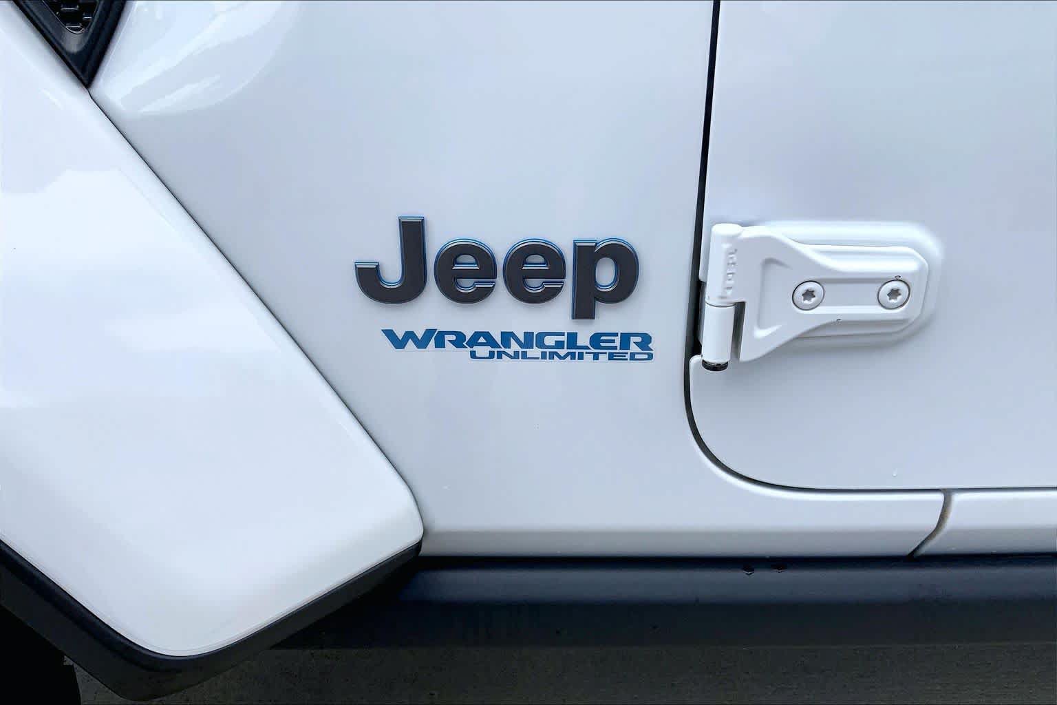 Used 2021 Jeep Wrangler Unlimited Rubicon 4xe w/ Cold Weather Group AWD/4WD image 33