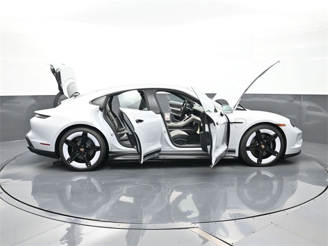 Used 2025 Porsche Taycan GTS image 40