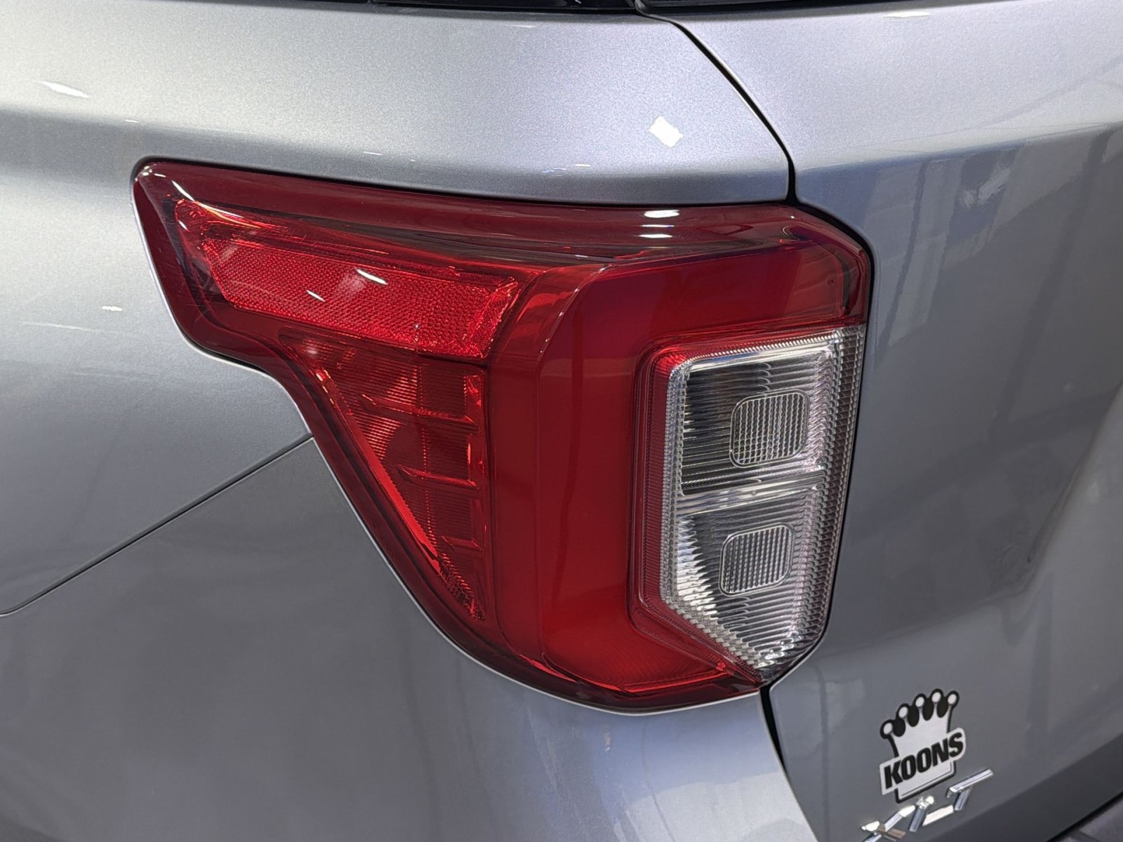 Used 2023 Ford Explorer XLT w/ Equipment Group 202A AWD/4WD image 18