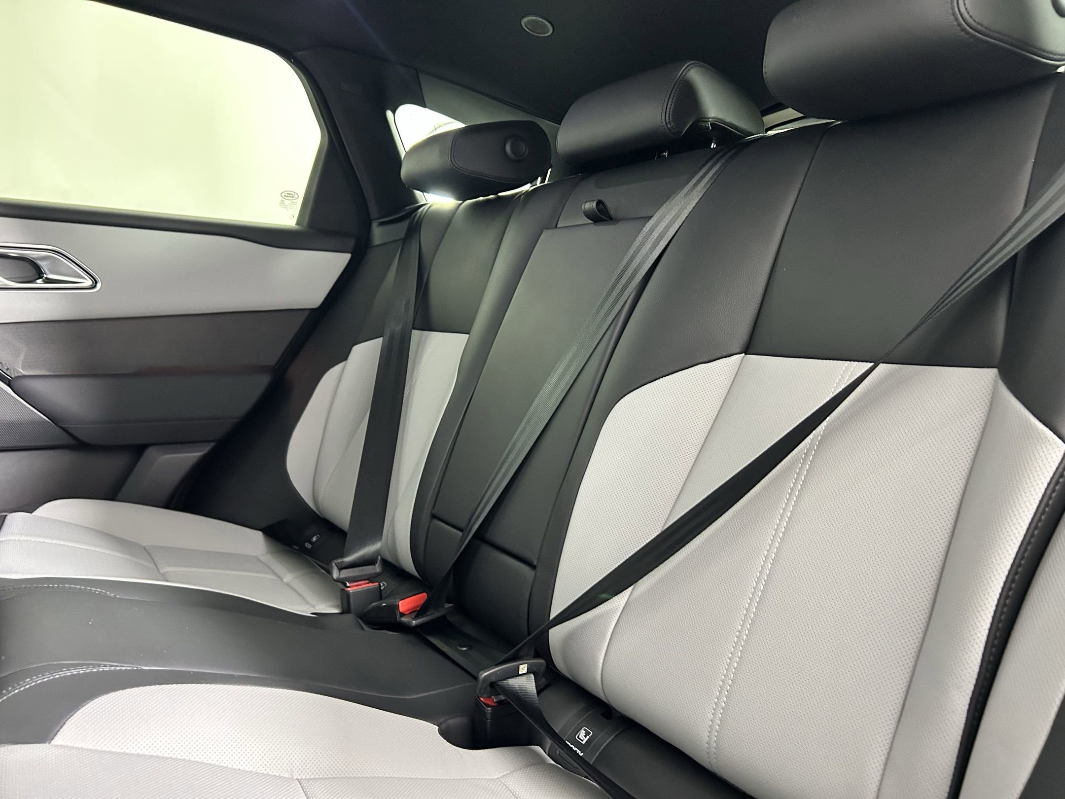 New 2026 Land Rover Range Rover Velar Dynamic SE image 19