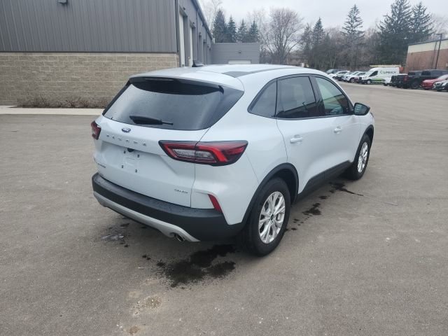 Used 2025 Ford Escape Active w/ Cold Weather Package image 5