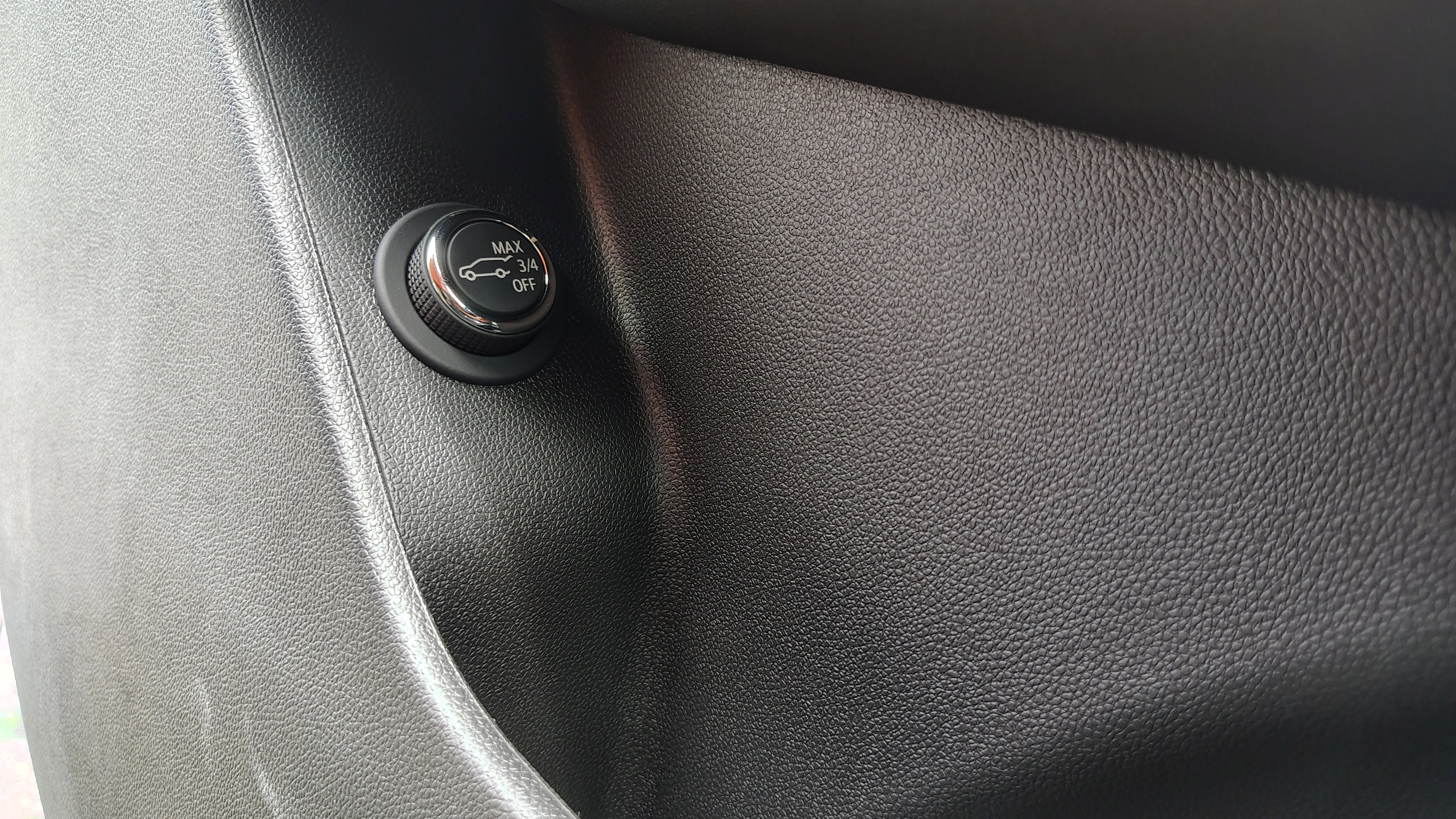 New 2025 Cadillac XT6 Luxury image 15