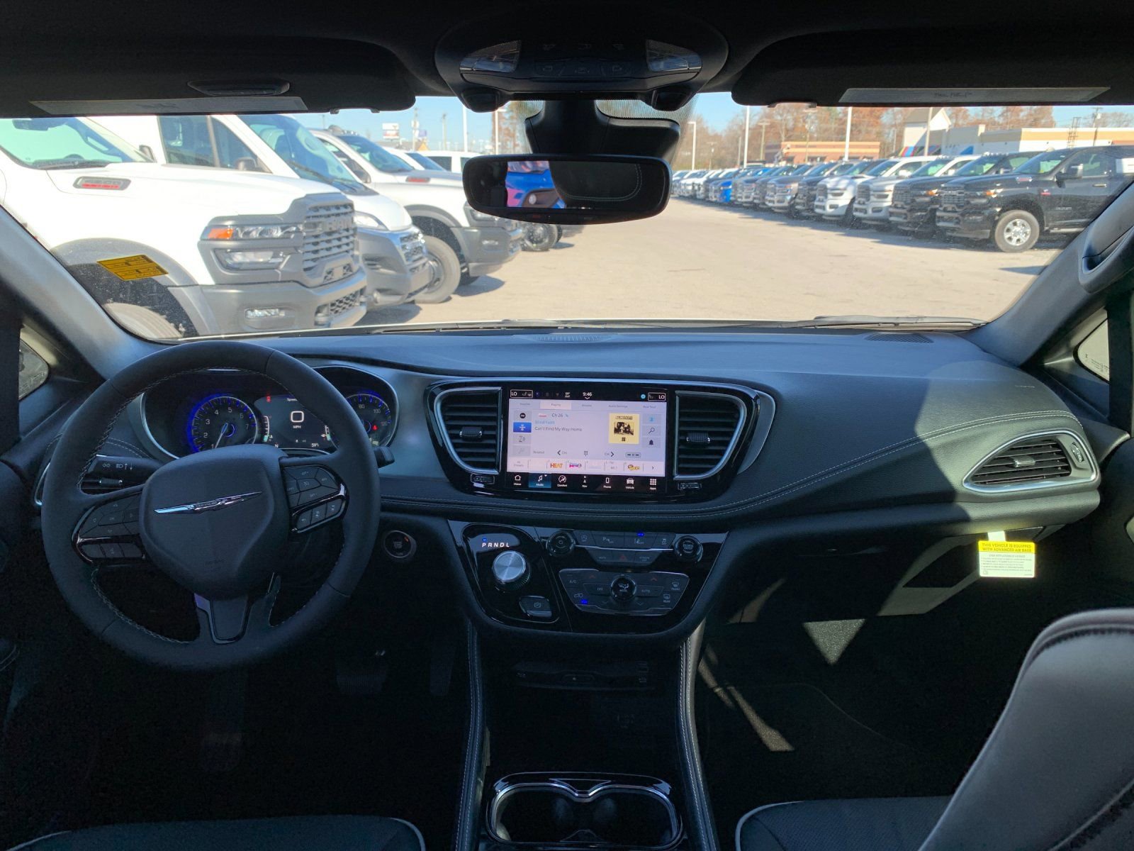 New 2026 Chrysler Pacifica Limited w/ Uconnect Theater Family Group image 15