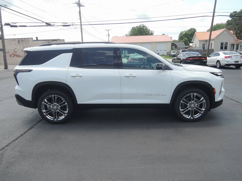New 2025 Chevrolet Traverse LT image 2