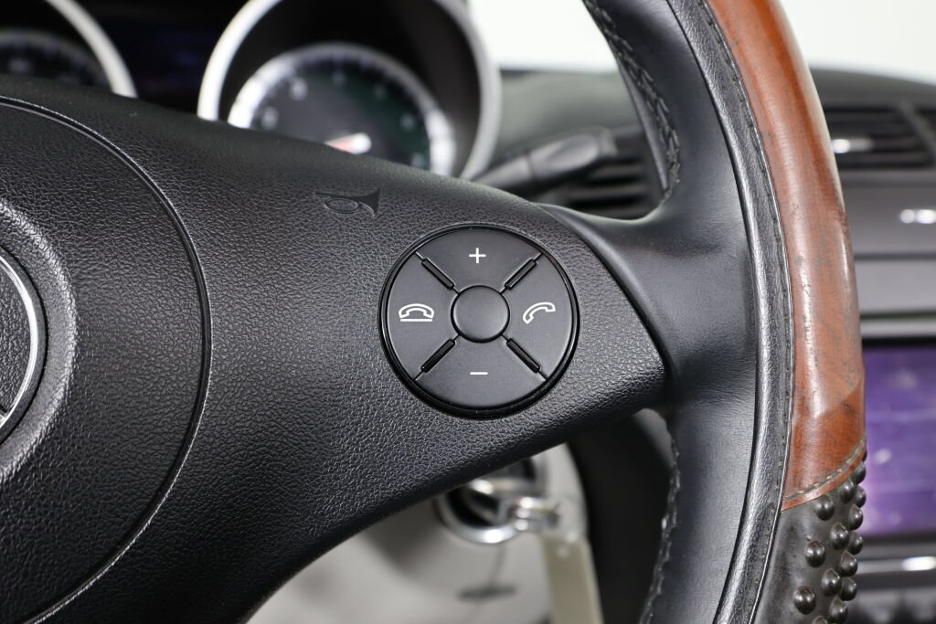 Used 2010 Mercedes-Benz SLK 350 image 24