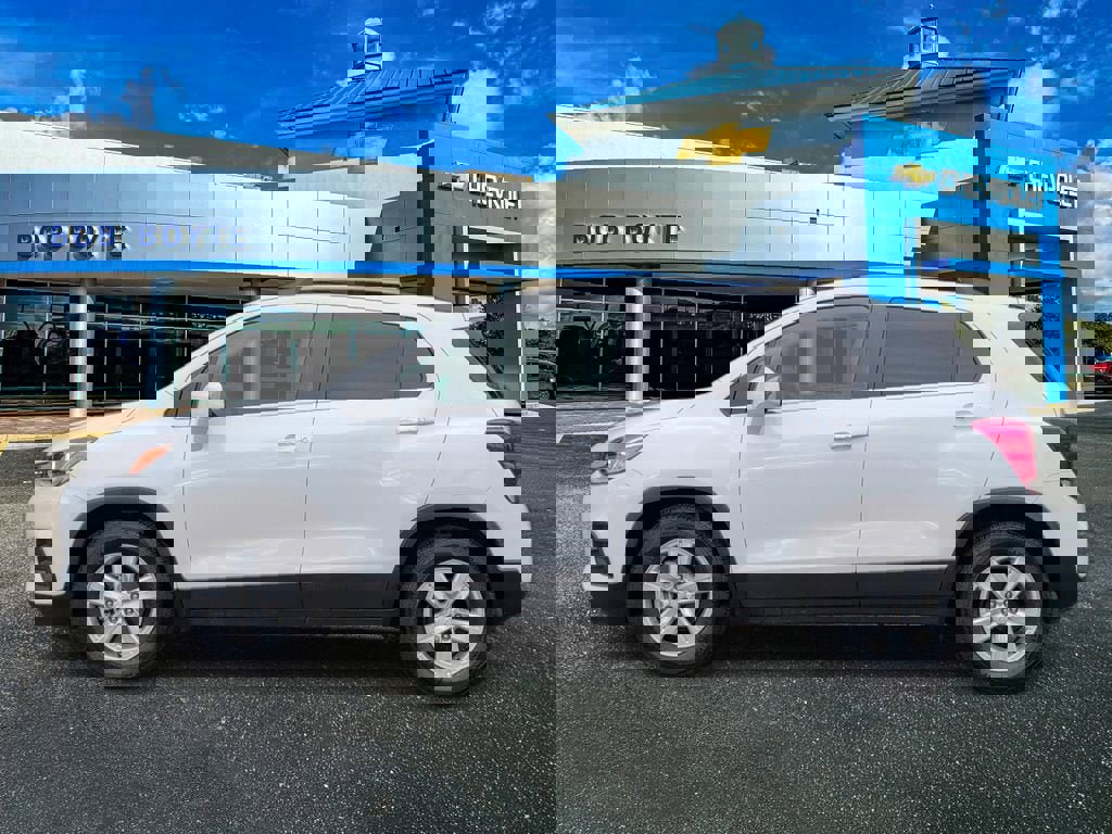 Used 2020 Chevrolet Trax LT w/ LT Convenience Package image 7