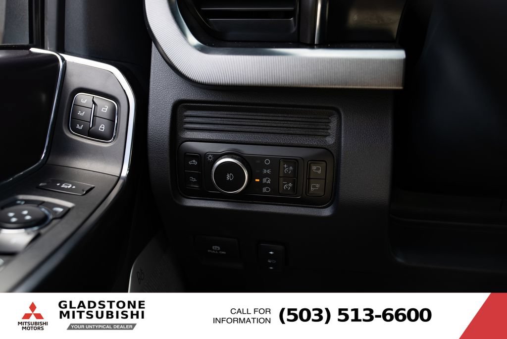 Used 2026 Ford F350 Platinum w/ FX4 Off-Road Package AWD/4WD image 14