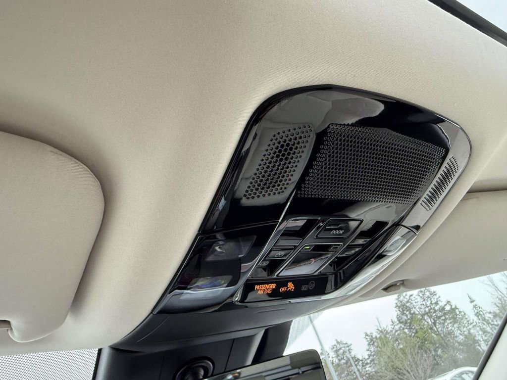 Used 2025 Lexus RX 450h Luxury image 27