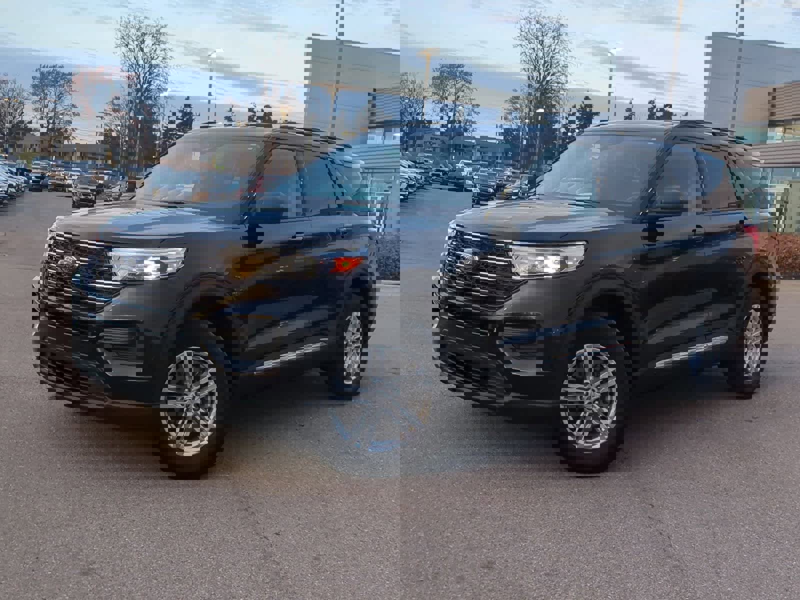 Used 2023 Ford Explorer XLT video 1