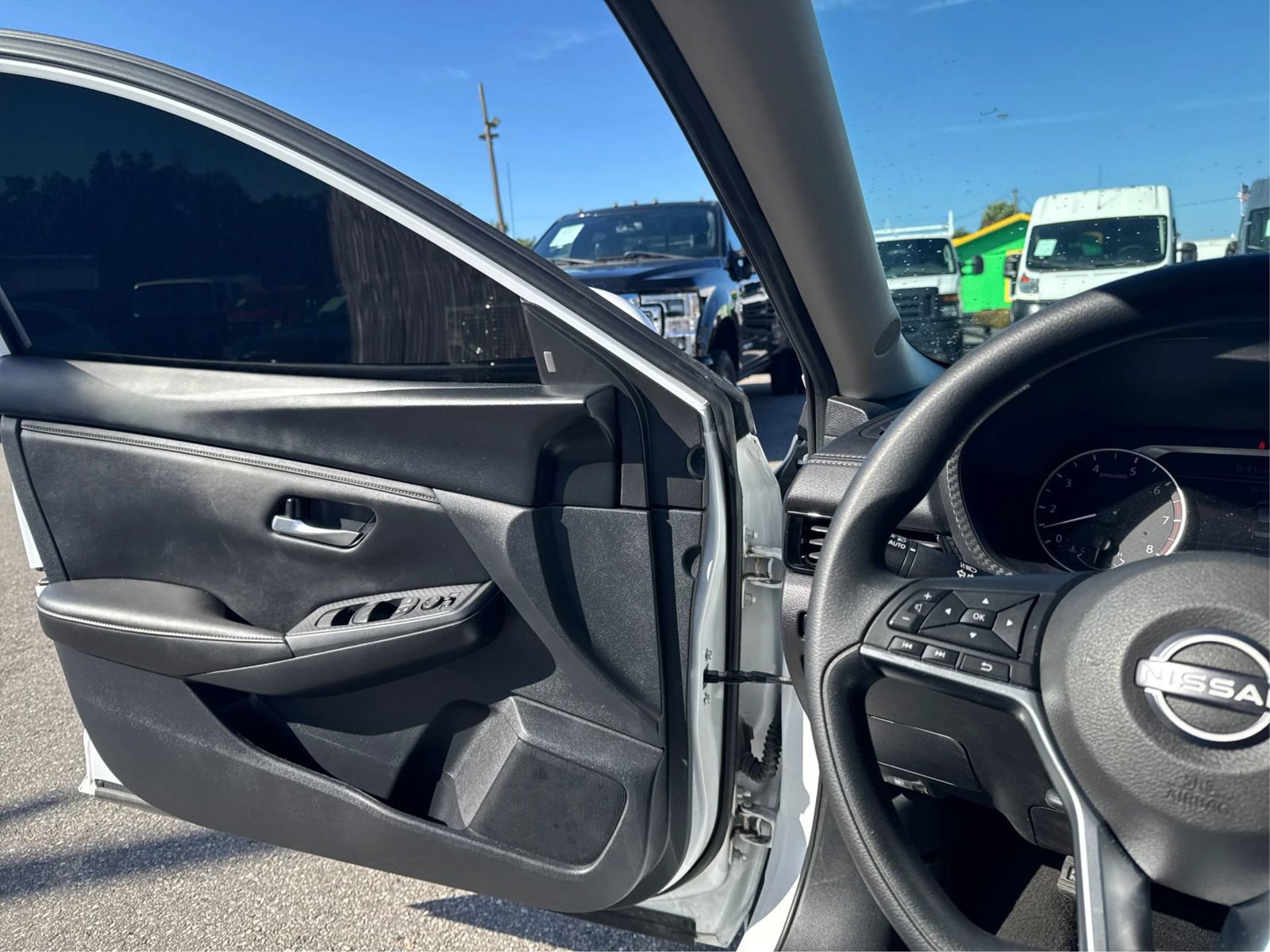 Used 2025 Nissan Sentra SV FWD image 21