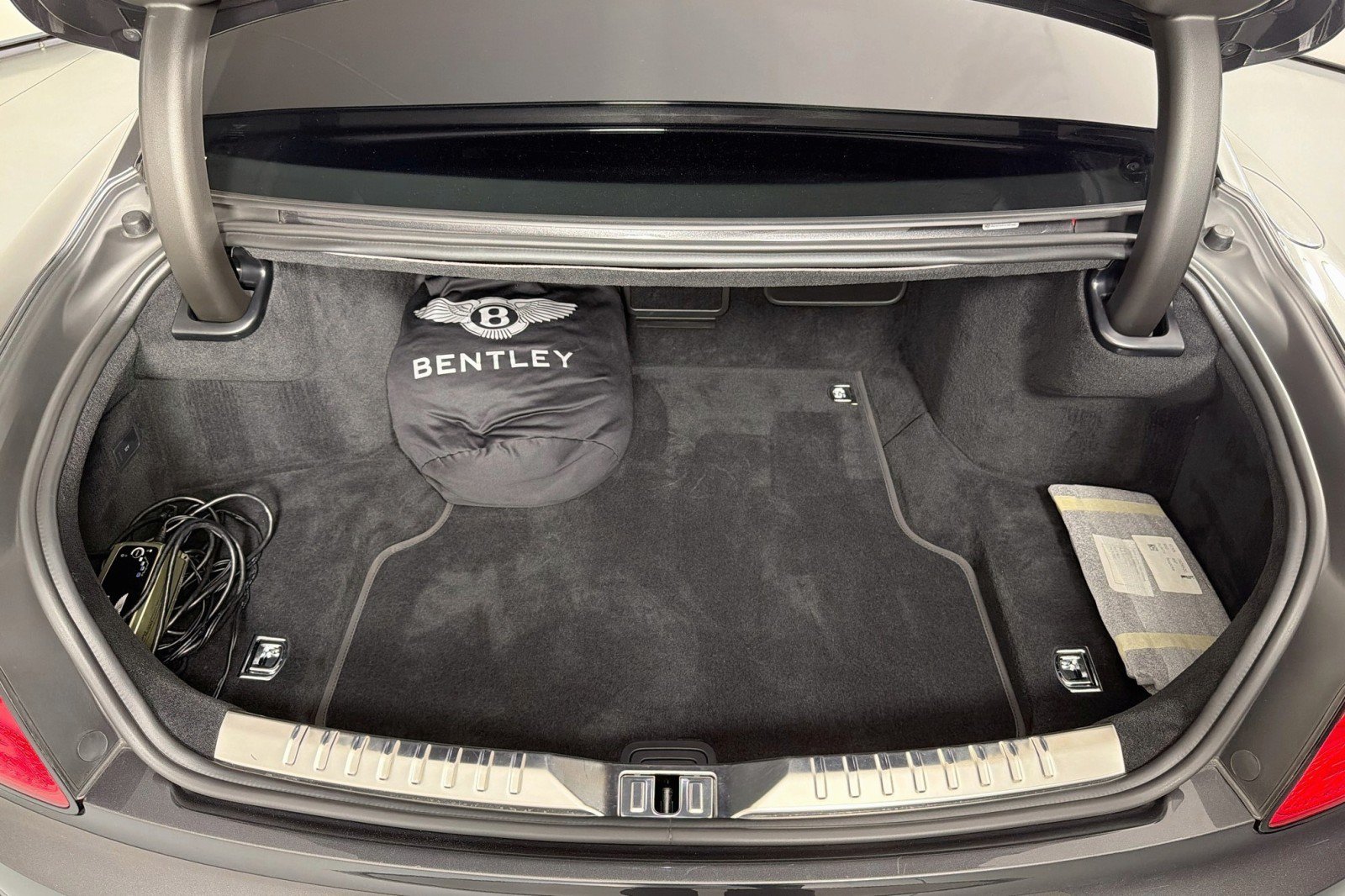 Used 2021 Bentley Flying Spur W12 AWD/4WD image 26