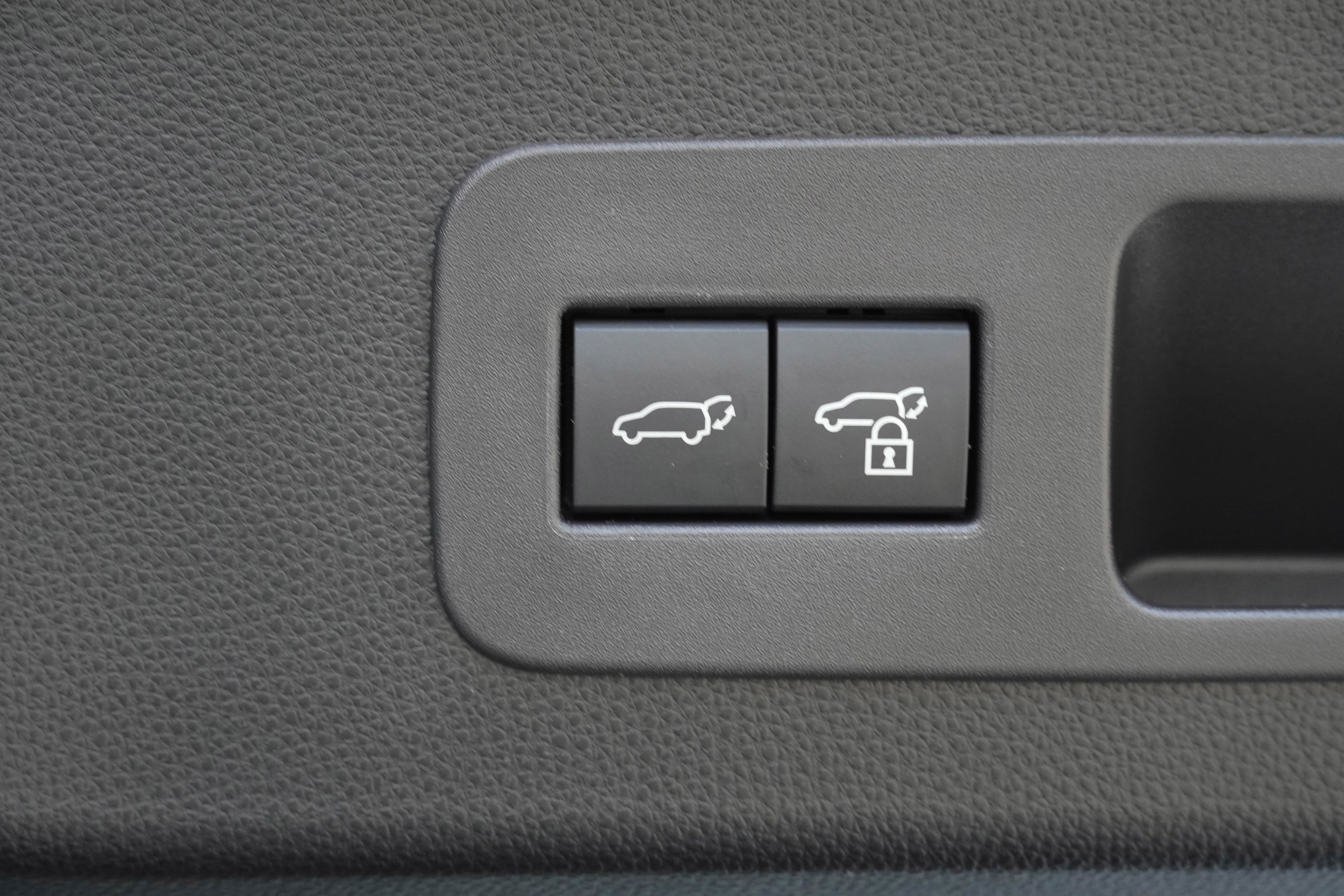 Used 2025 Lexus LX 600 4WD w/ Interior Upgrade Package image 39