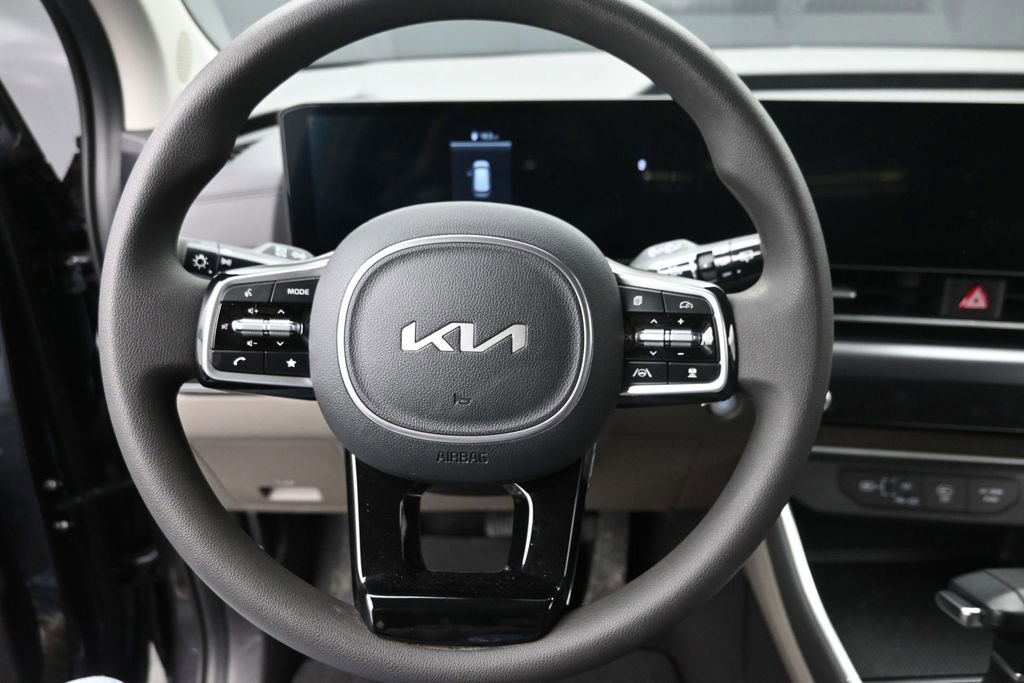 Used 2026 Kia Carnival LX FWD image 15