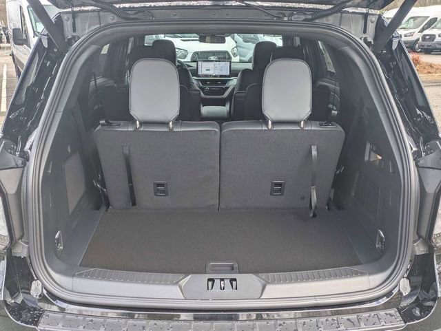 New 2026 Ford Explorer ST-Line w/ ST-Line Street Pack RWD image 9