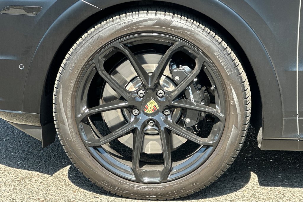 Used 2026 Porsche Cayenne GTS AWD/4WD image 34