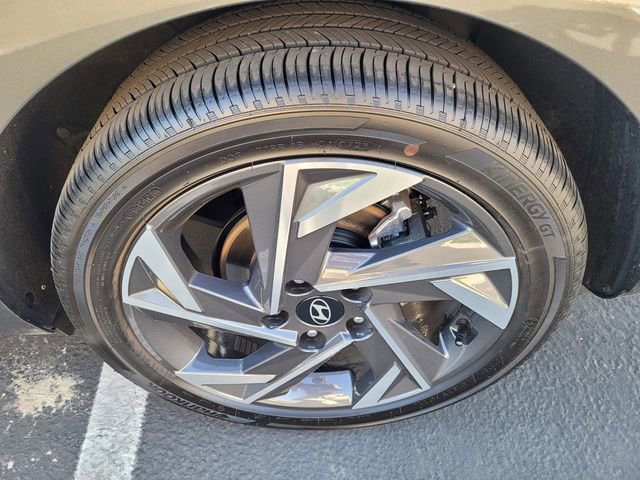 Used 2025 Hyundai Elantra SEL image 27