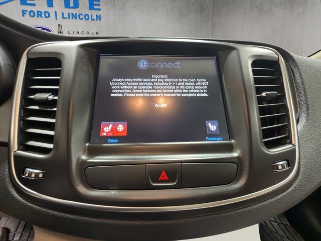 Used 2017 Chrysler 200 Limited Platinum w/ Comfort & Convenience Group image 17