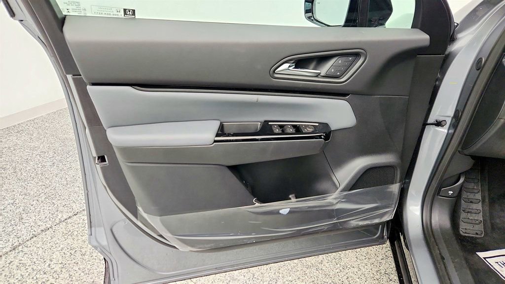 Used 2025 Honda Prologue Touring image 11