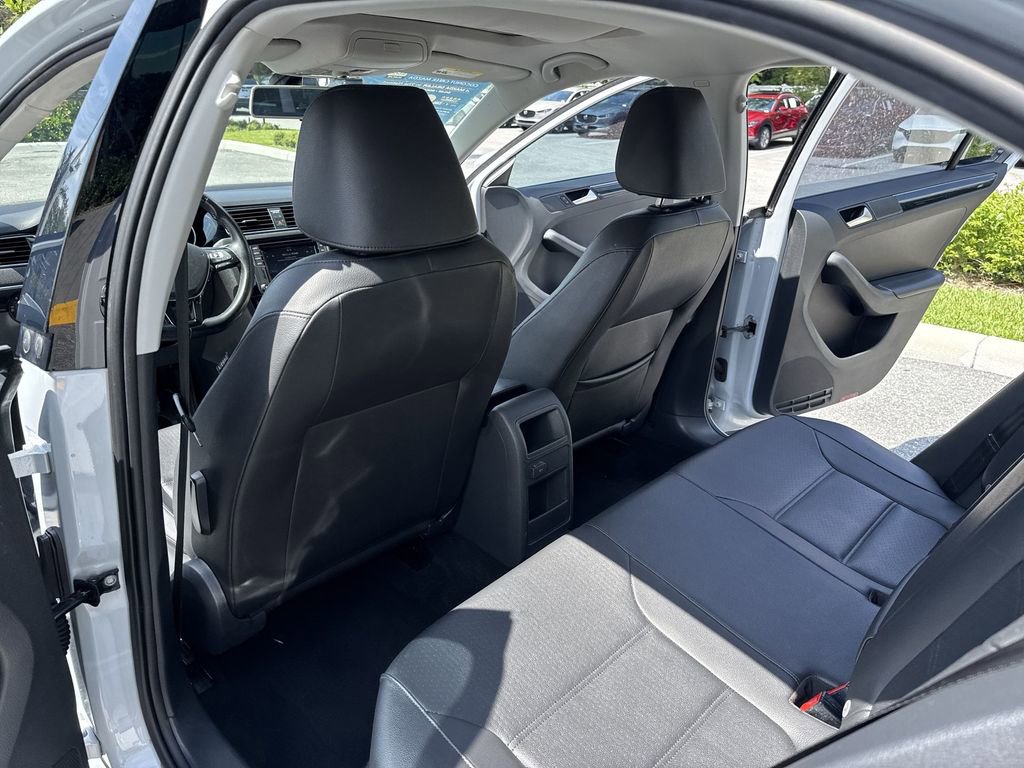 Used 2017 Volkswagen Jetta SEL FWD image 34
