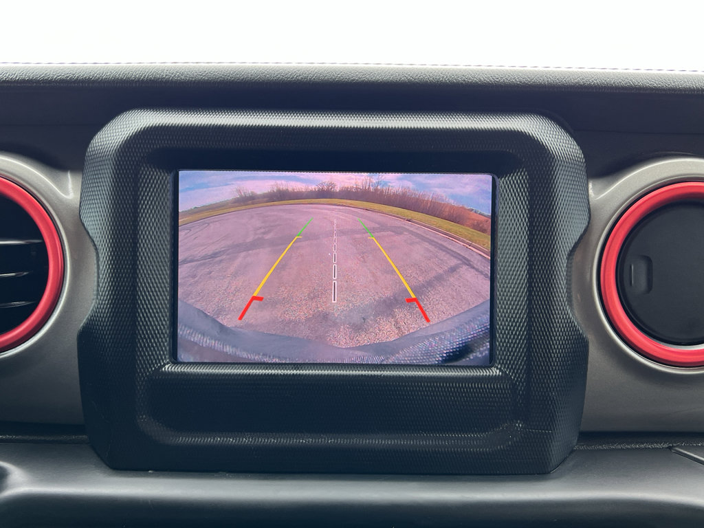 Used 2018 Jeep Wrangler Unlimited Sahara w/ Cold Weather Group image 32