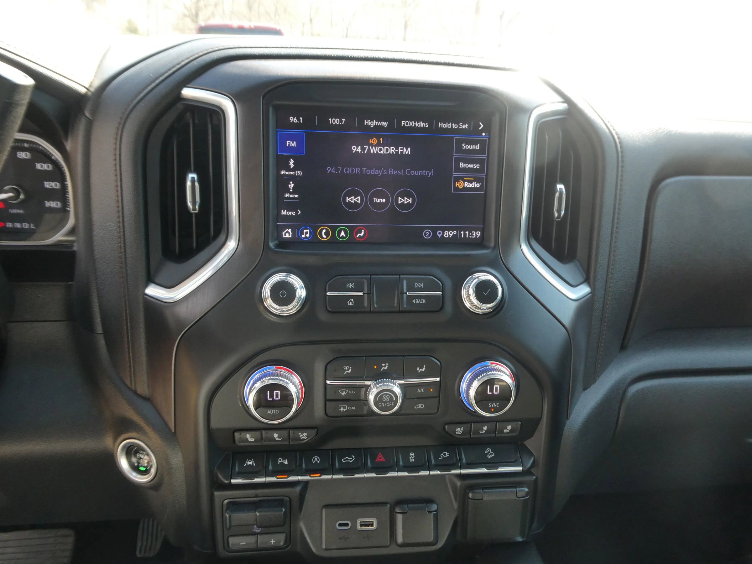 Used 2020 GMC Sierra 1500 AT4 w/ Off-Road Performance Package image 19