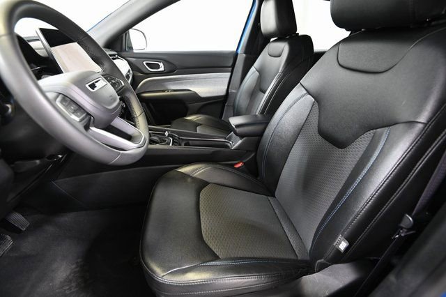 Used 2024 Jeep Compass Latitude image 7