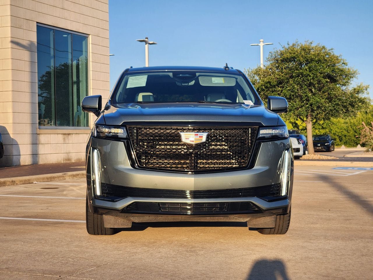 Used 2024 Cadillac Escalade ESV Sport Platinum AWD/4WD image 2