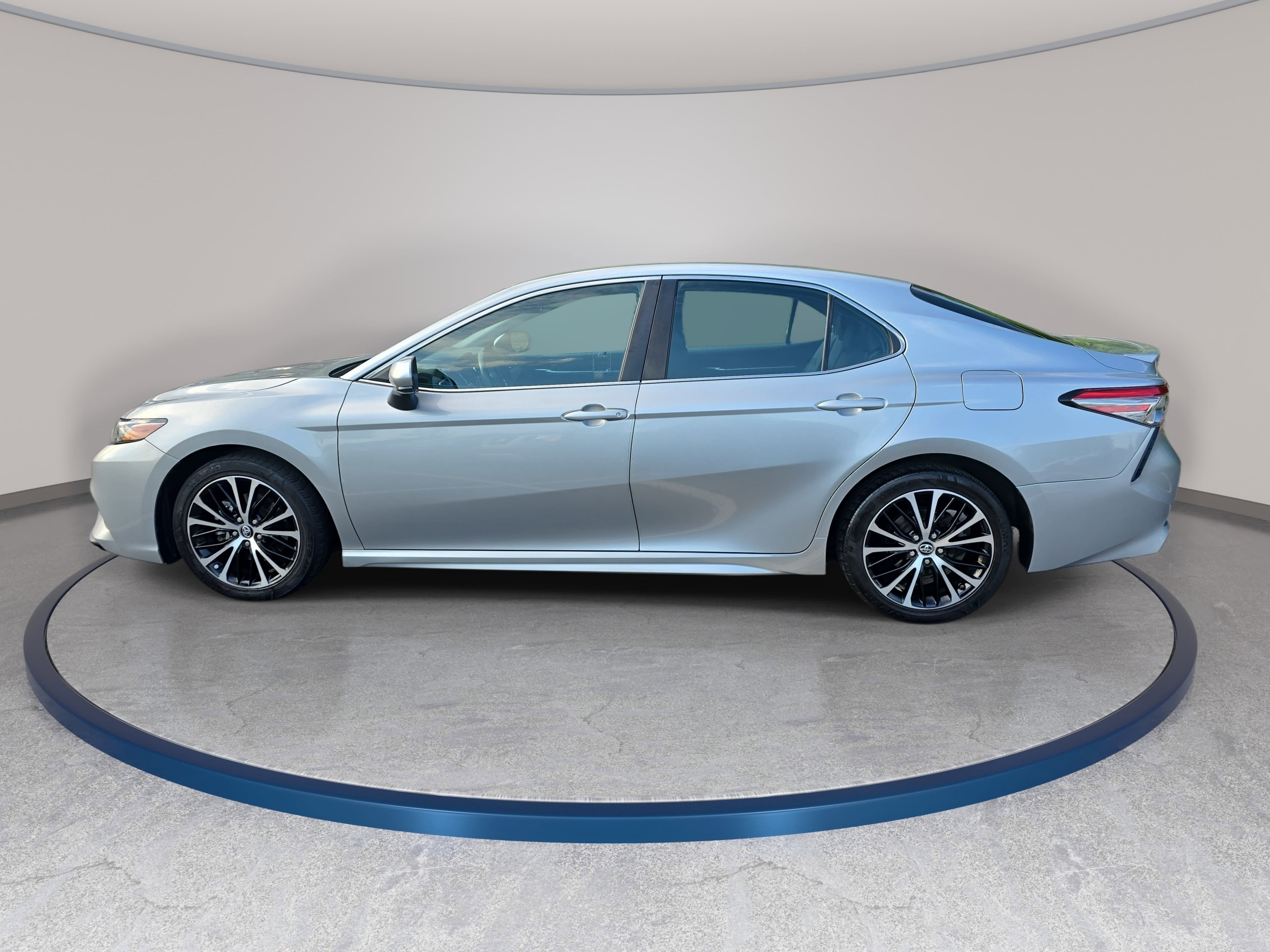 Used 2018 Toyota Camry SE FWD image 8