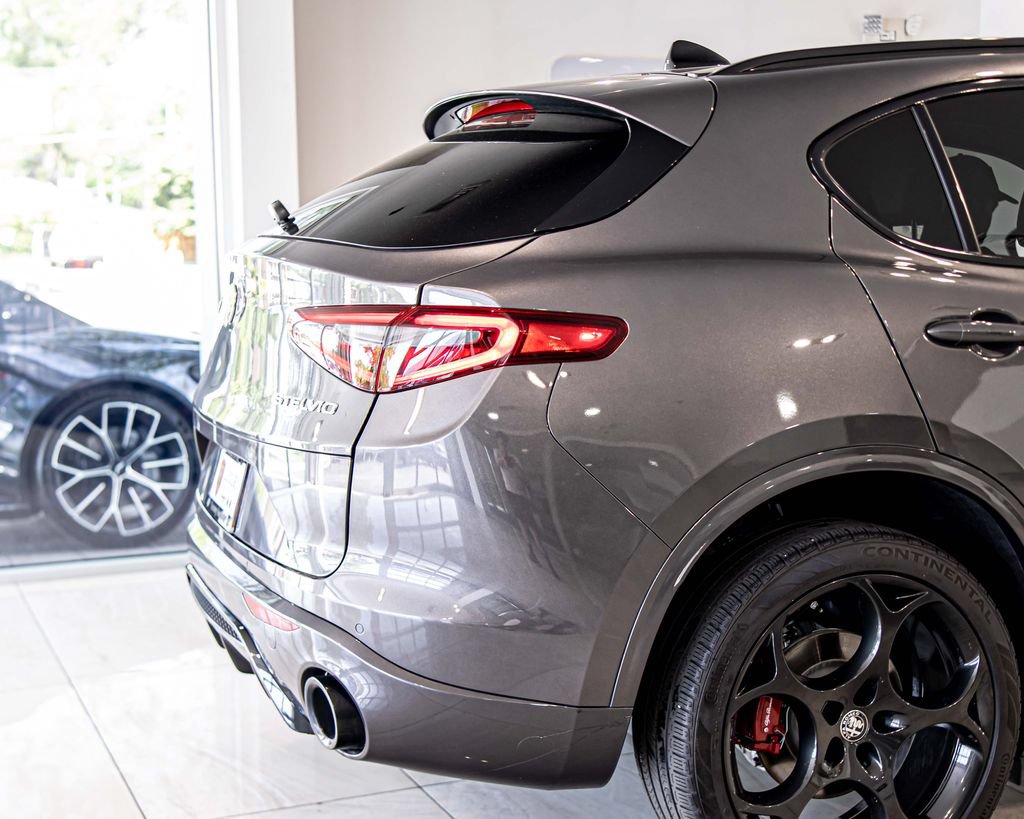 Used 2022 Alfa Romeo Stelvio Veloce AWD/4WD image 12