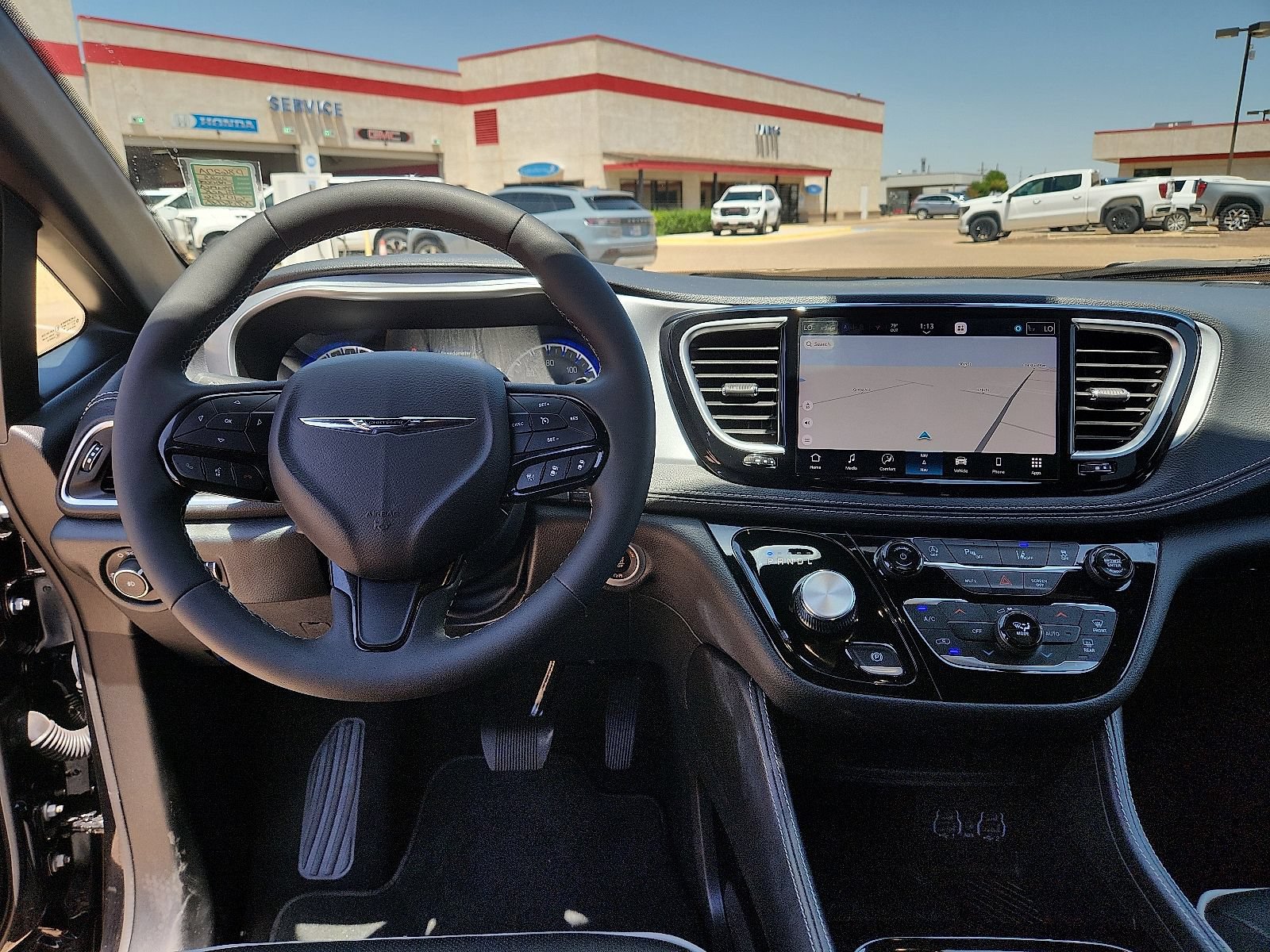 Used 2025 Chrysler Pacifica Limited FWD image 12