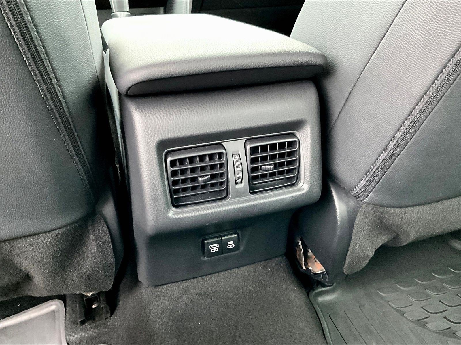 Used 2025 Toyota Camry SE FWD image 10