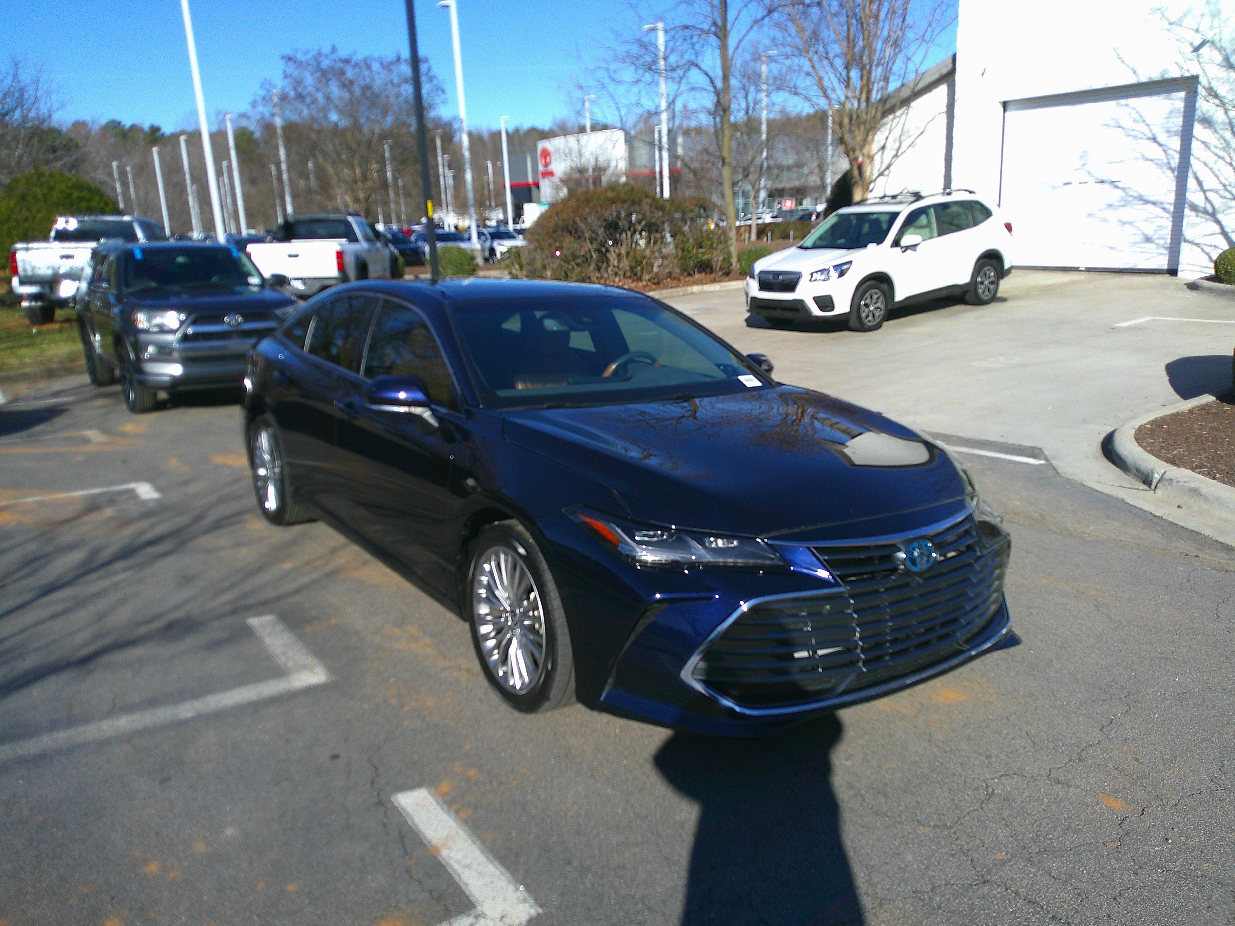 Used 2022 Toyota Avalon Limited image 38