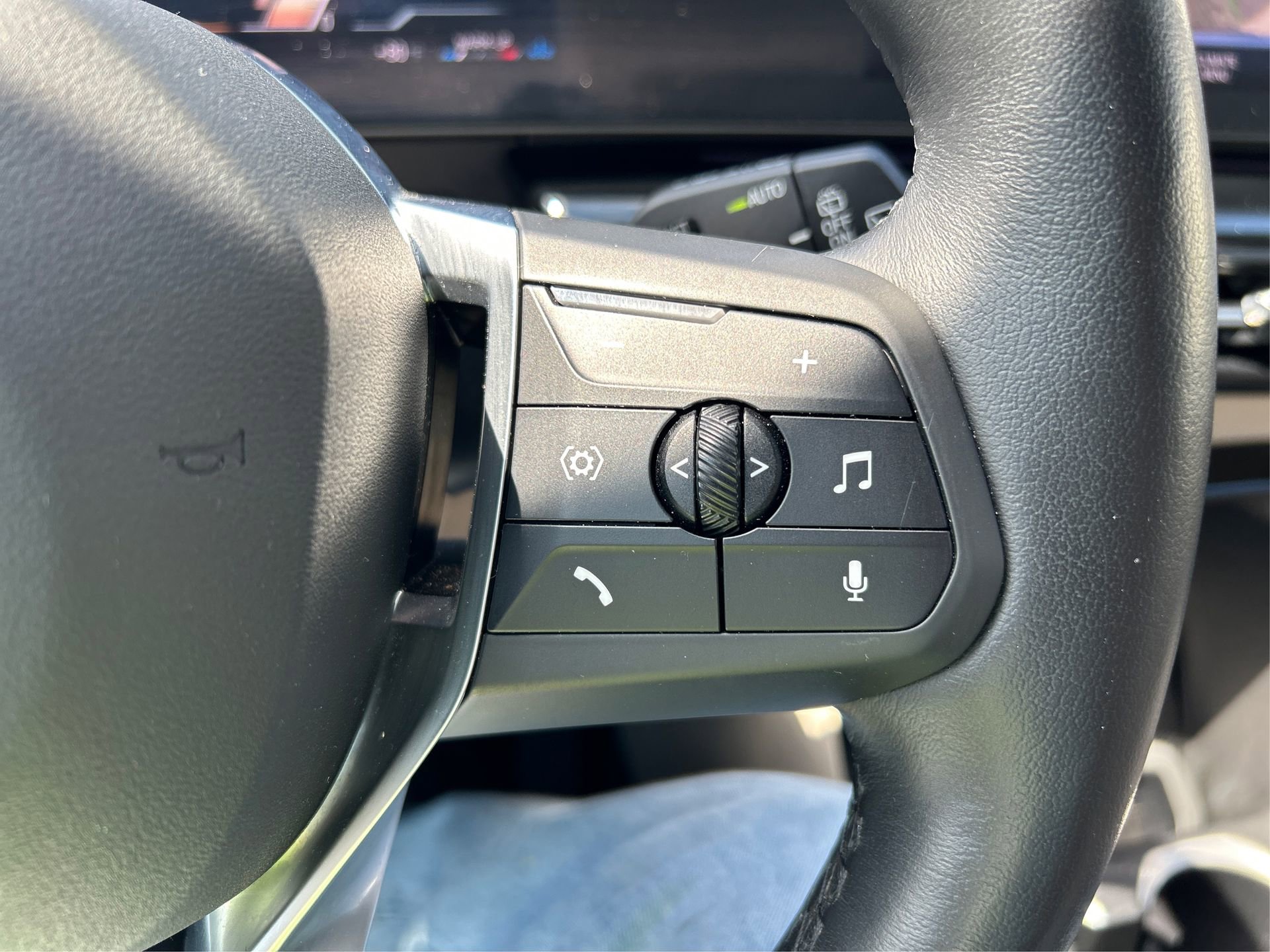 Used 2025 BMW X1 M35i w/ M Sport Professional Package image 33