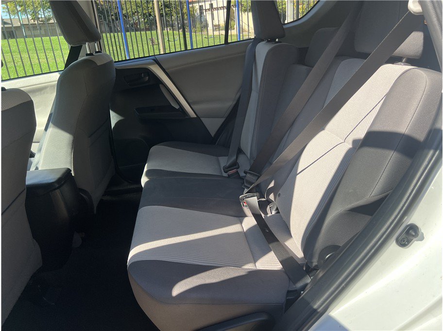 Used 2013 Toyota RAV4 LE FWD image 19