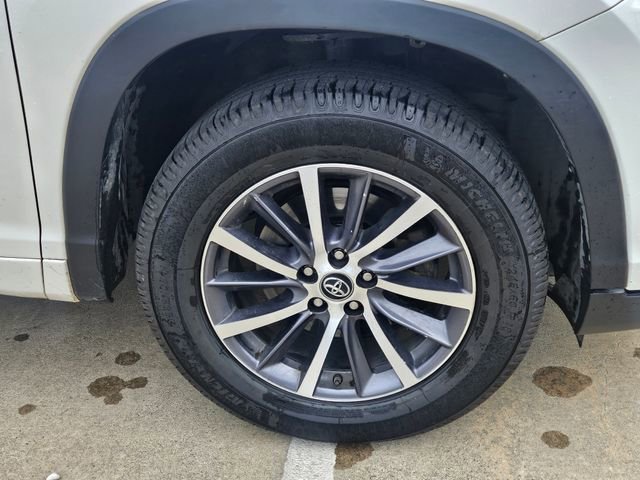 Used 2018 Toyota Highlander XLE FWD image 3