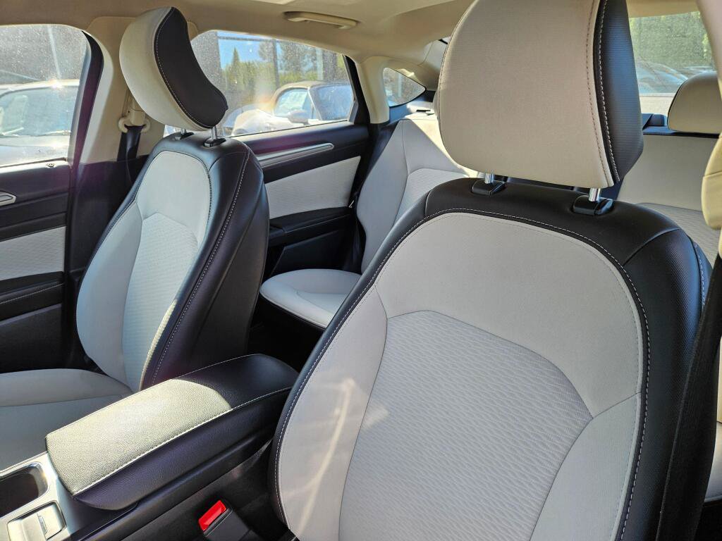 Used 2019 Ford Fusion SE w/ Equipment Group 151A FWD image 16