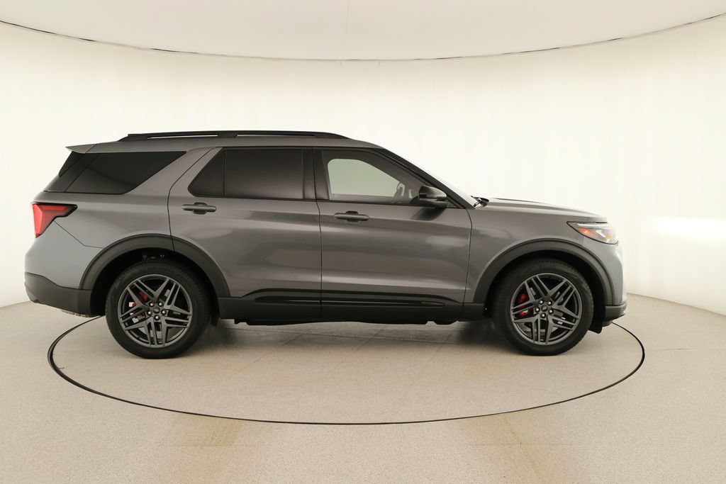 Used 2025 Ford Explorer ST AWD/4WD image 8