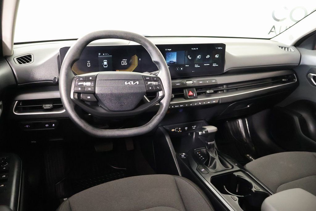 Used 2025 Kia K4 LXS image 2