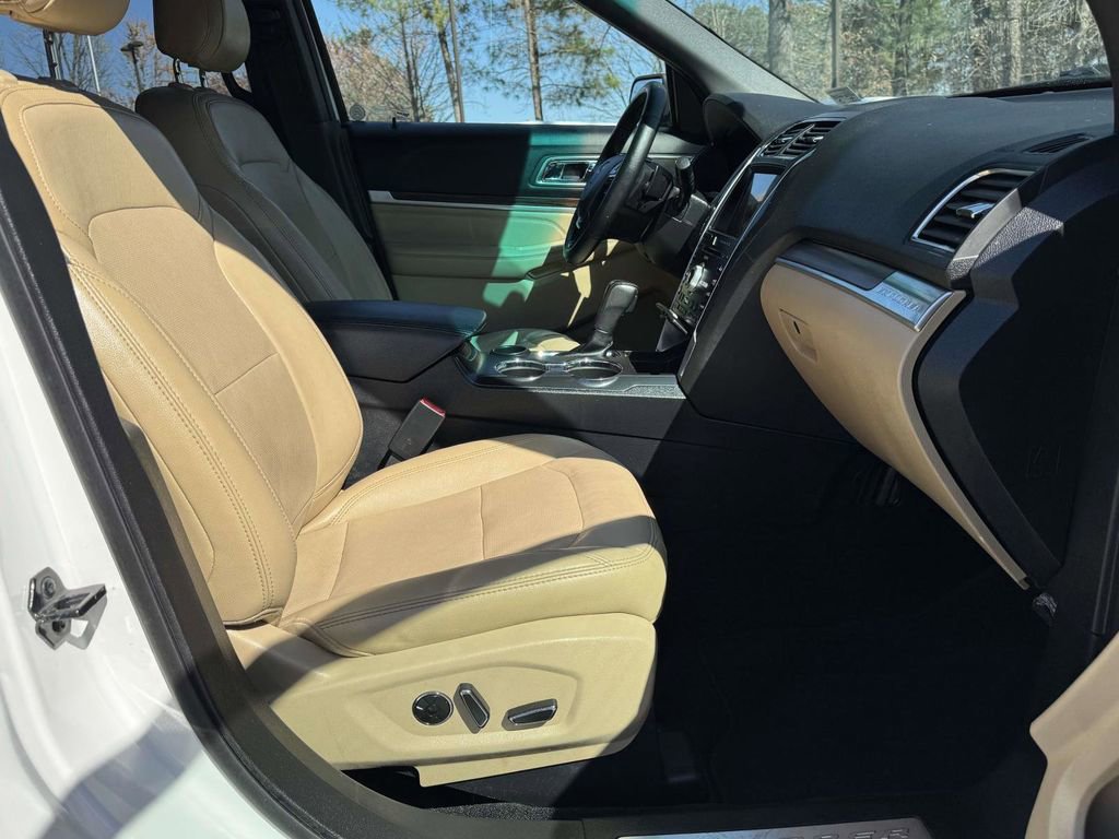 Used 2017 Ford Explorer Limited w/ Equipment Group 301A FWD image 14