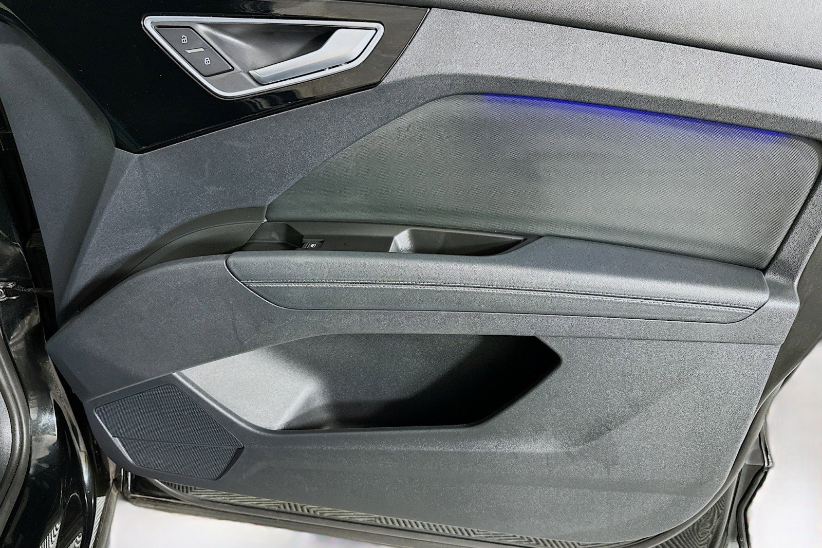 Used 2023 Audi Q4 e-tron Premium Plus w/ Premium Plus image 23