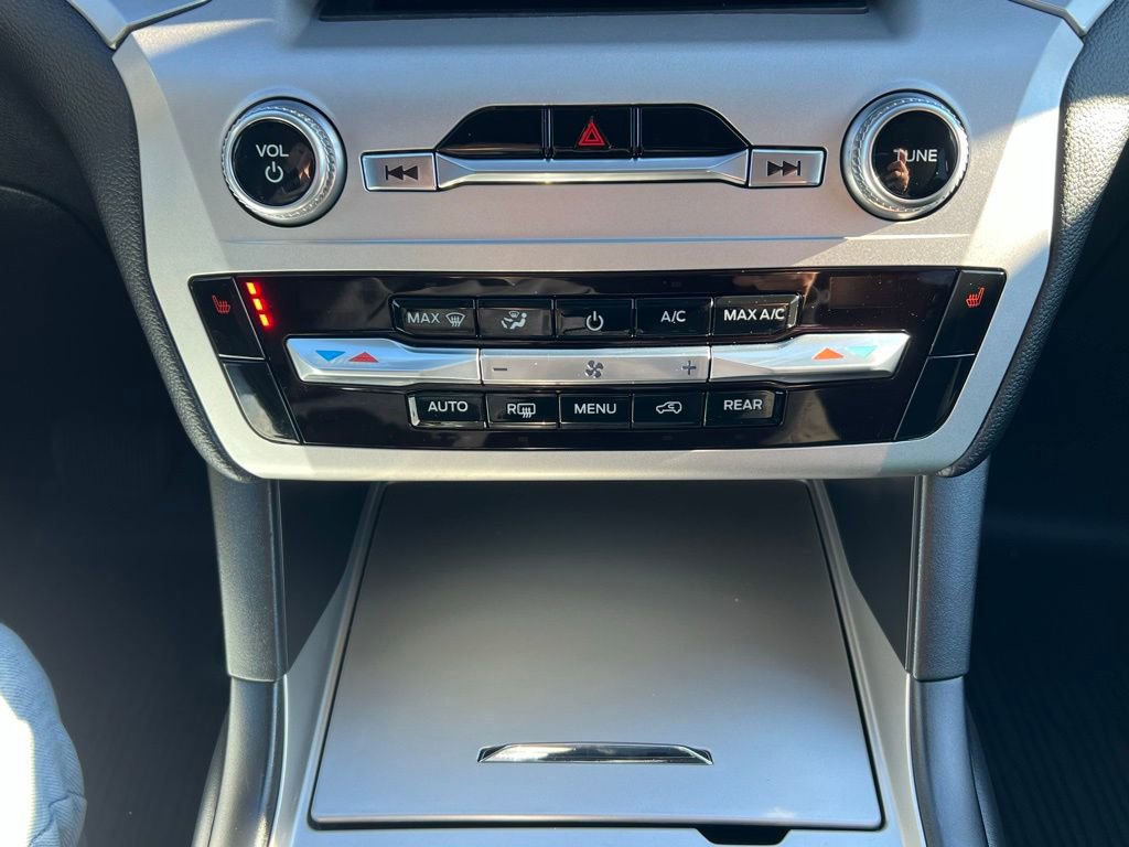 Used 2021 Ford Explorer XLT image 30