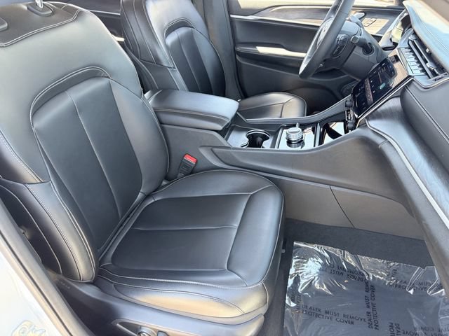 Used 2023 Jeep Grand Cherokee L Limited AWD/4WD image 11
