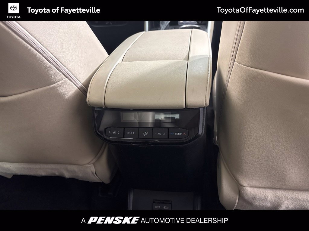 Used 2023 Toyota Highlander XLE FWD image 11