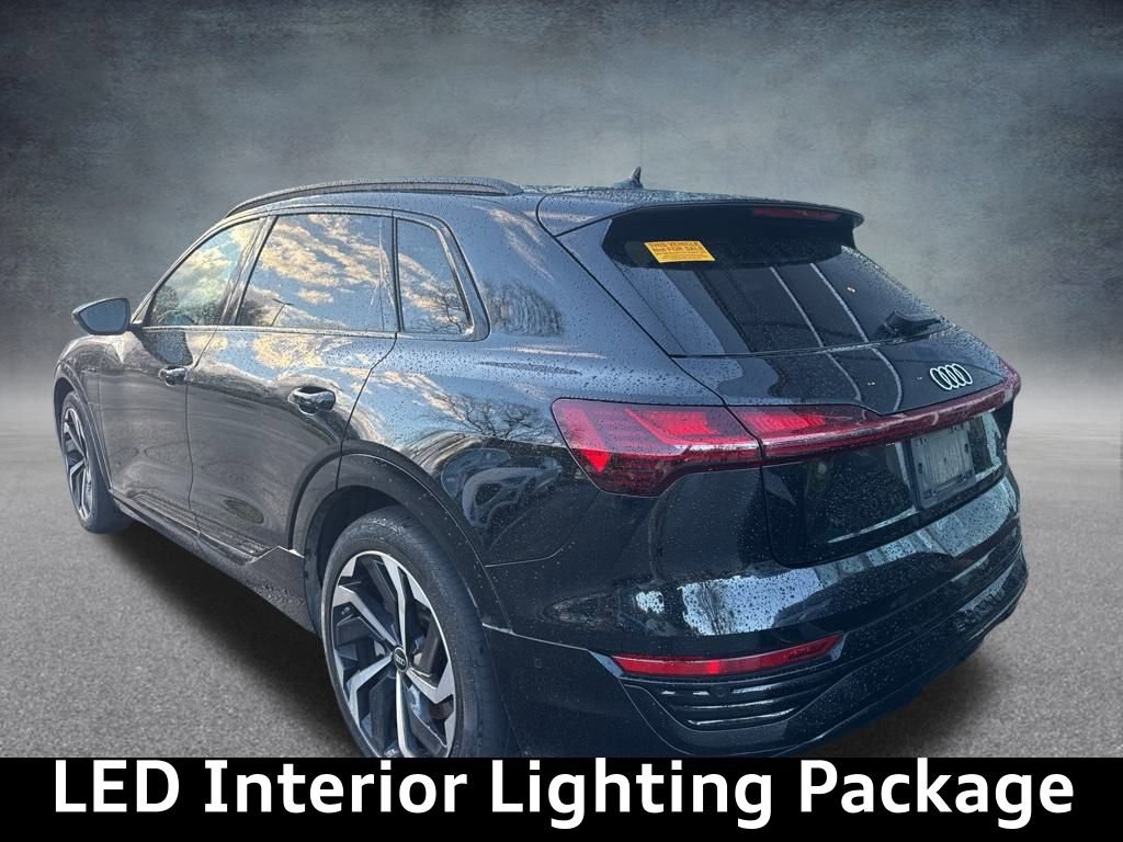 Used 2024 Audi Q8 e-tron Premium Plus image 2