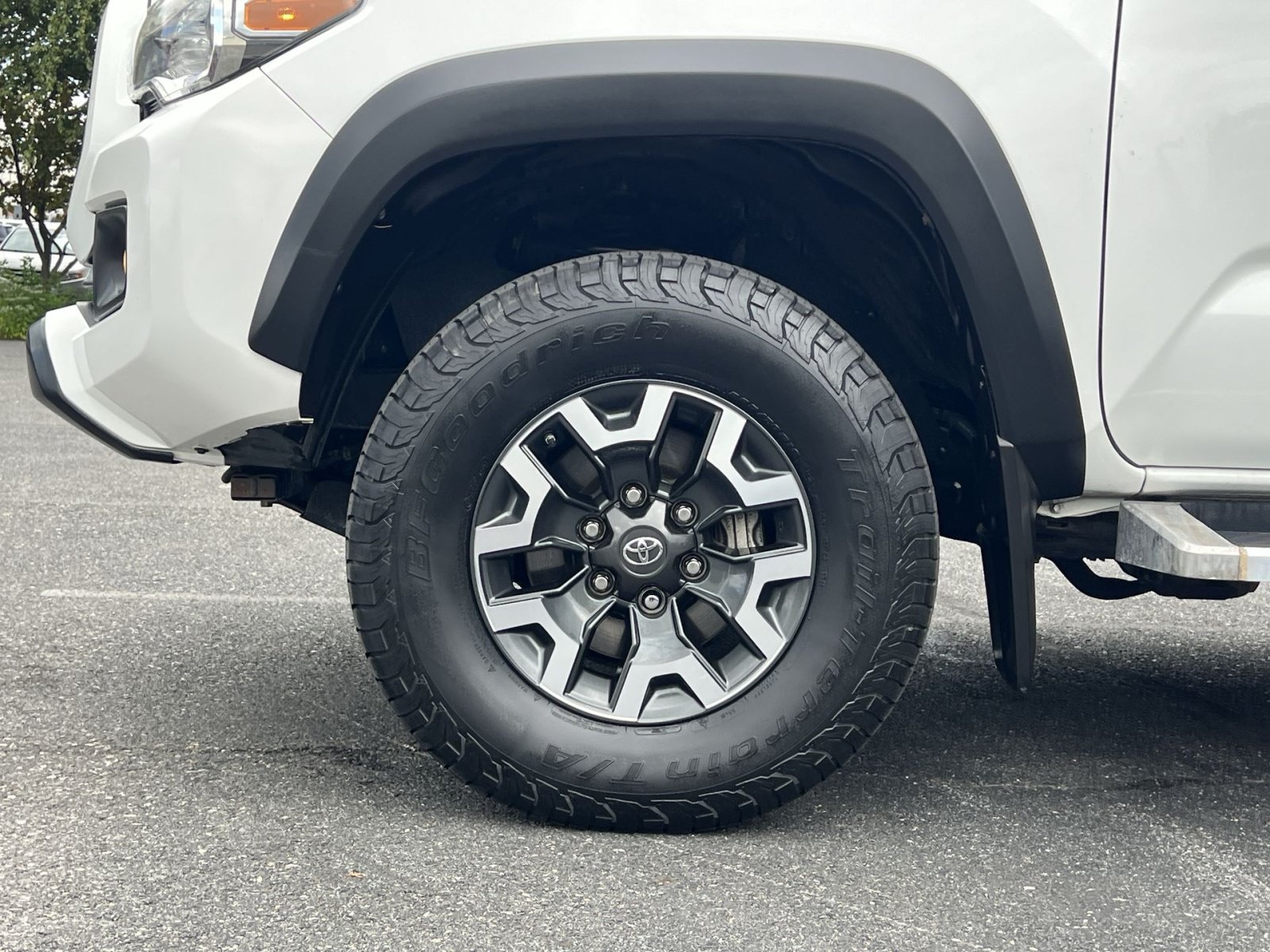 Used 2019 Toyota Tacoma TRD Off-Road AWD/4WD image 11